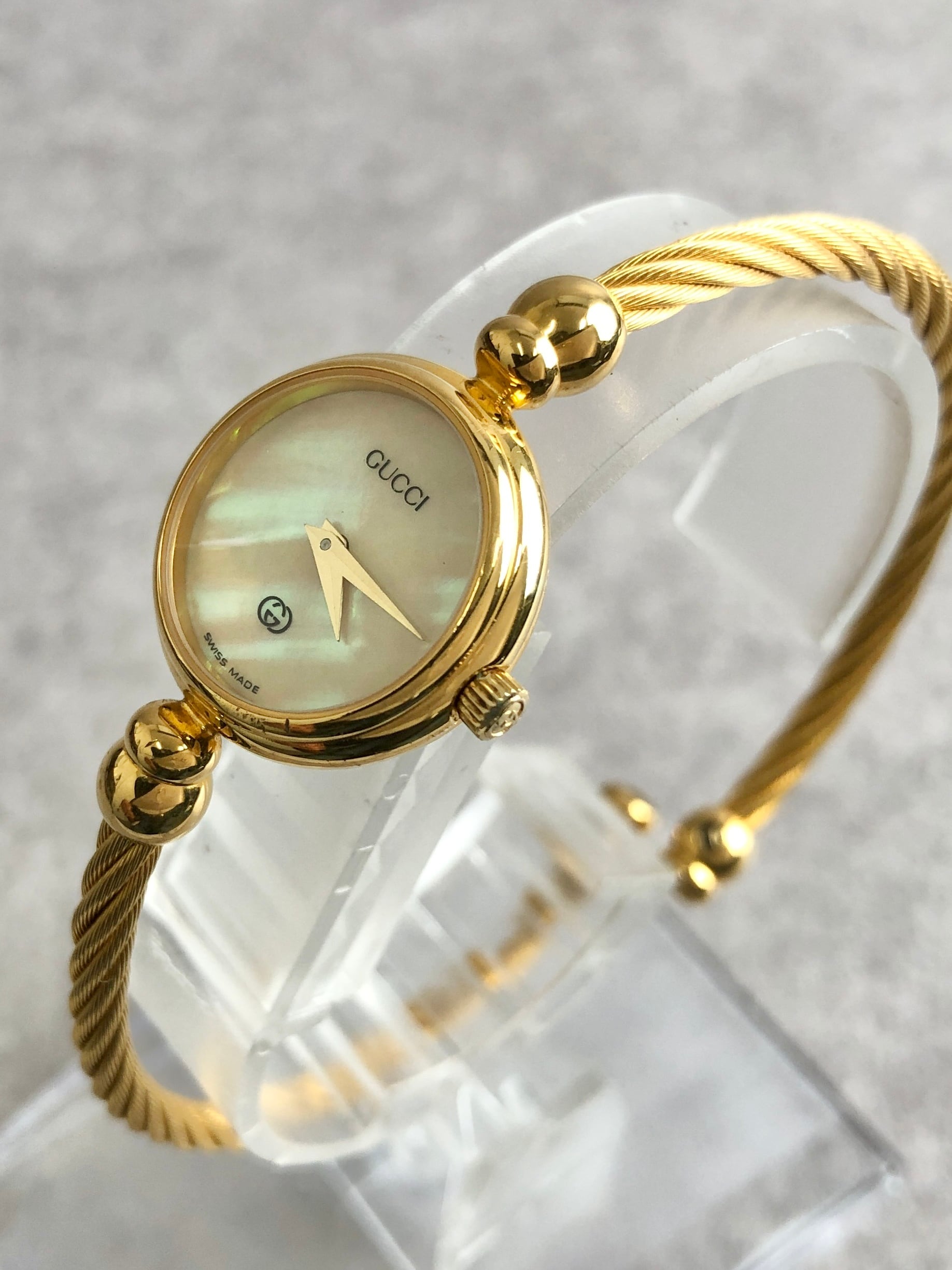 GUCCI グッチ 腕時計 ゴールド シェル ステンレススチール バングル