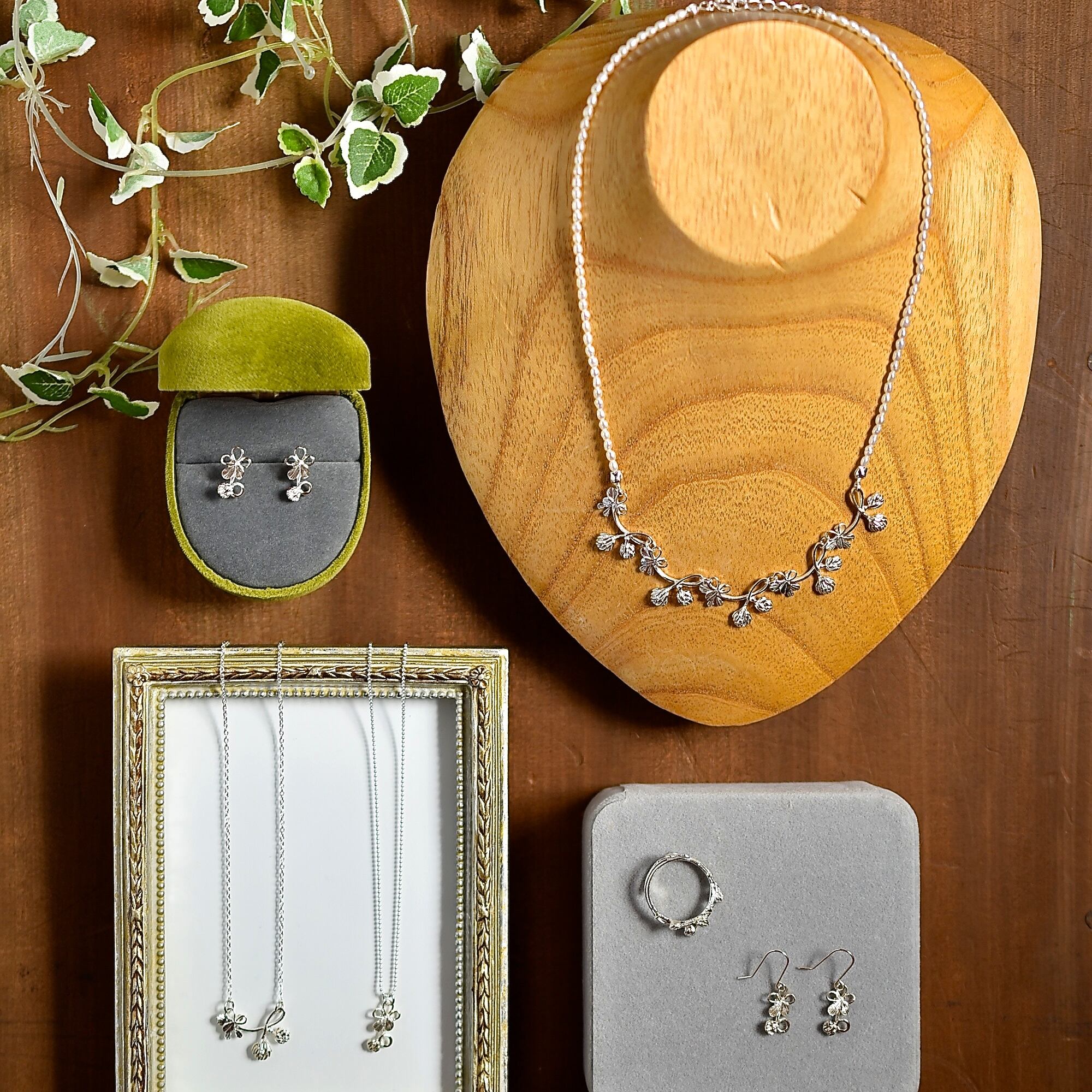 y*）様 【美品】【2個セット】MARIA BLACK Halo Charm y*）様 【美品】【2個セット】MARIA BLACK Halo Charm 美品】【2個