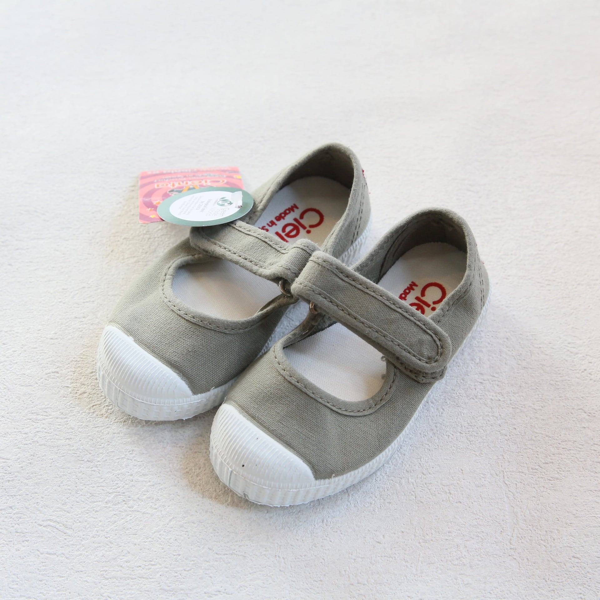 cienta(シエンタ)/ ベルクロワンストラップ / cemento(セメント) / 12.5cm〜18cm