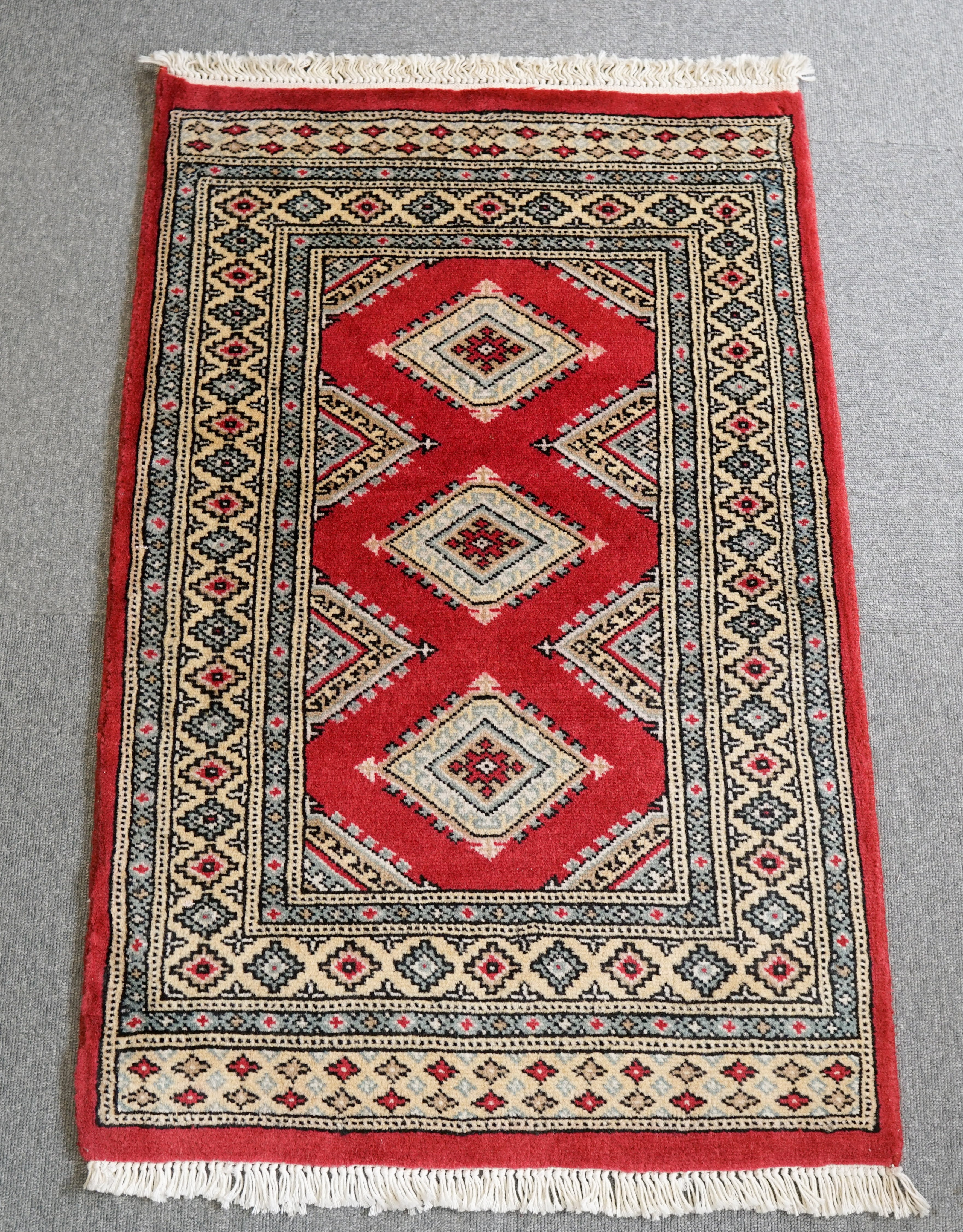 97×63cm【パキスタン手織り絨毯】-