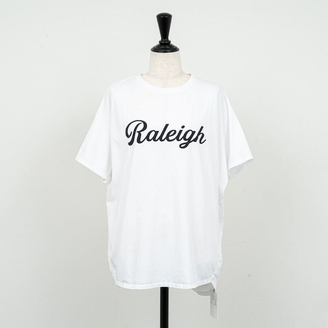 【MICA＆DEAL／マイカアンドディール】"Raleigh"ロゴTシャツ（ホワイト）