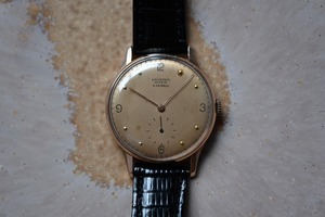 【腕時計】1941年製 ユニバーサルジュネーブ "A.CAIRELLI" スモールセコンド PG×SS Universal Geneve Small second Dress watch