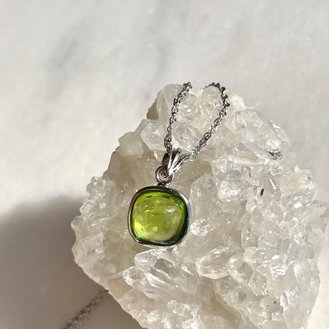 【超美石】ペリドット　ペンダント（チェーンつき）　1177
