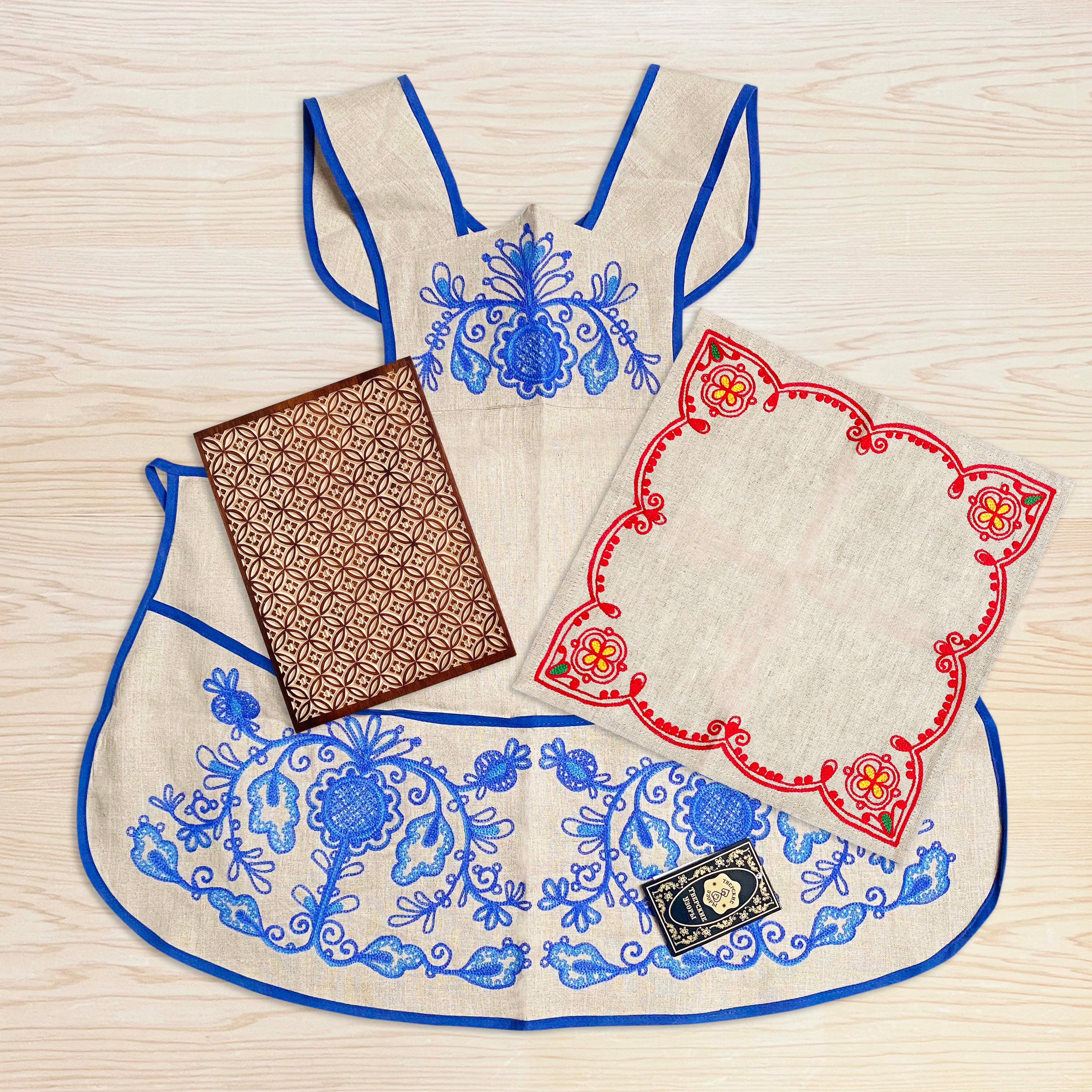 ロシアのキッチンセット（まな板・エプロン・ナプキンA）