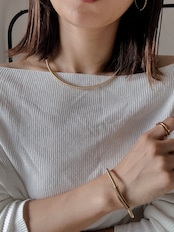 sleek wave necklace