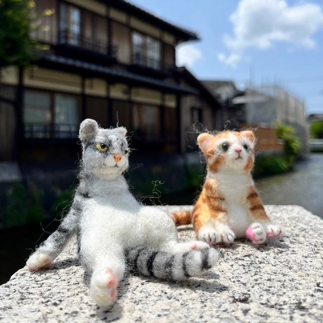 羊毛フェルト　猫の置物　①茶トラ　②サバトラ
