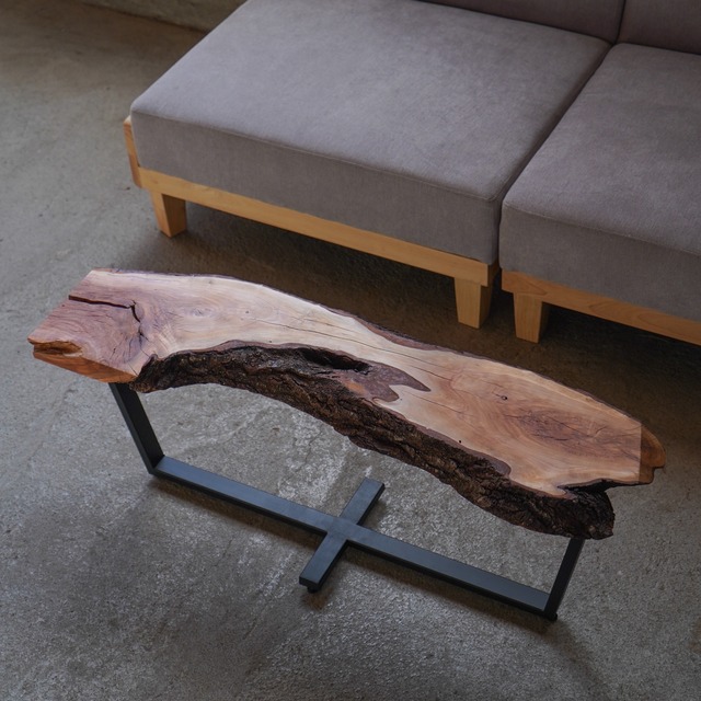 すももの一枚板 ローテーブル