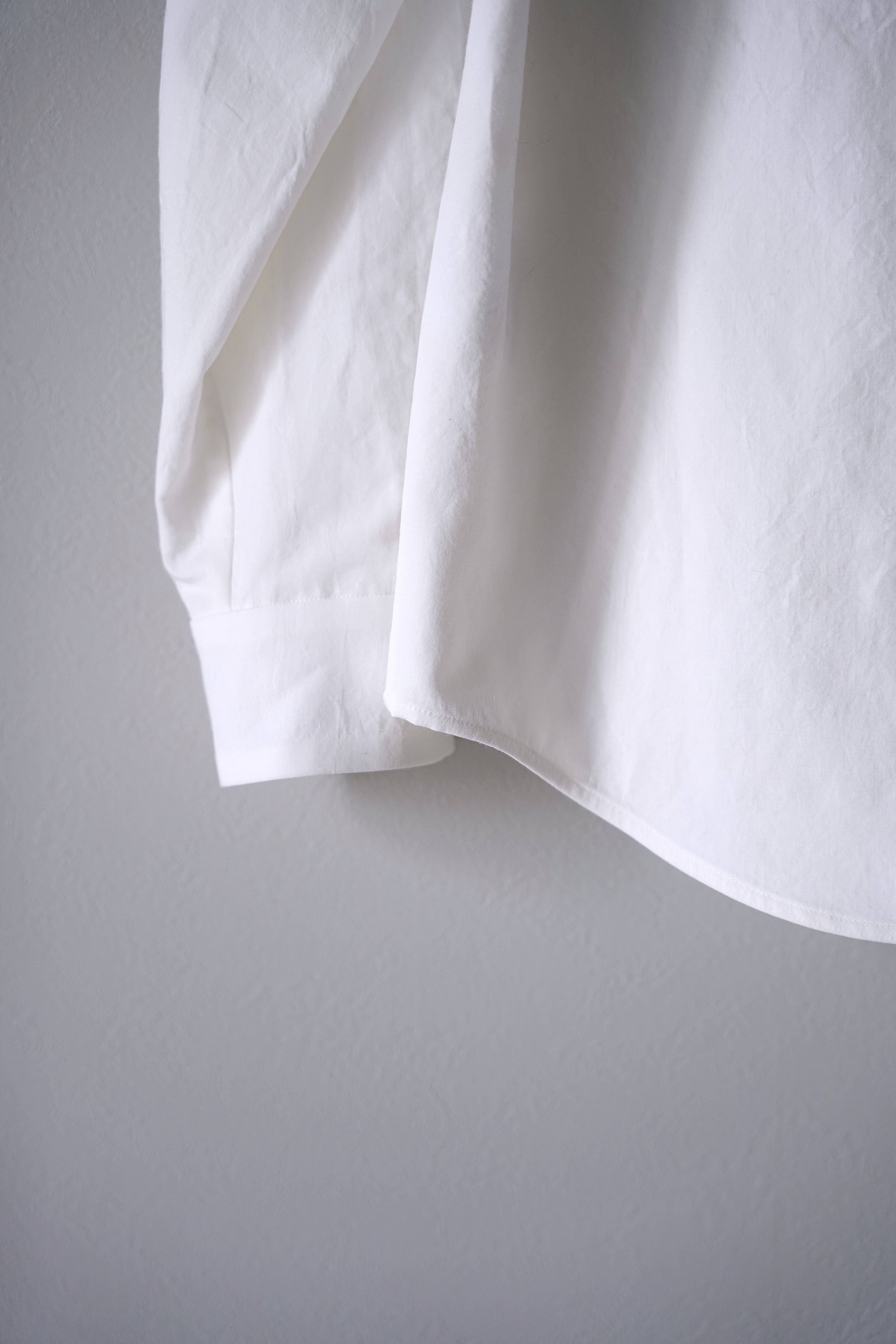 最後の1点】山内 塩縮加工コットンリネンシャツ羽衿あり white | DE