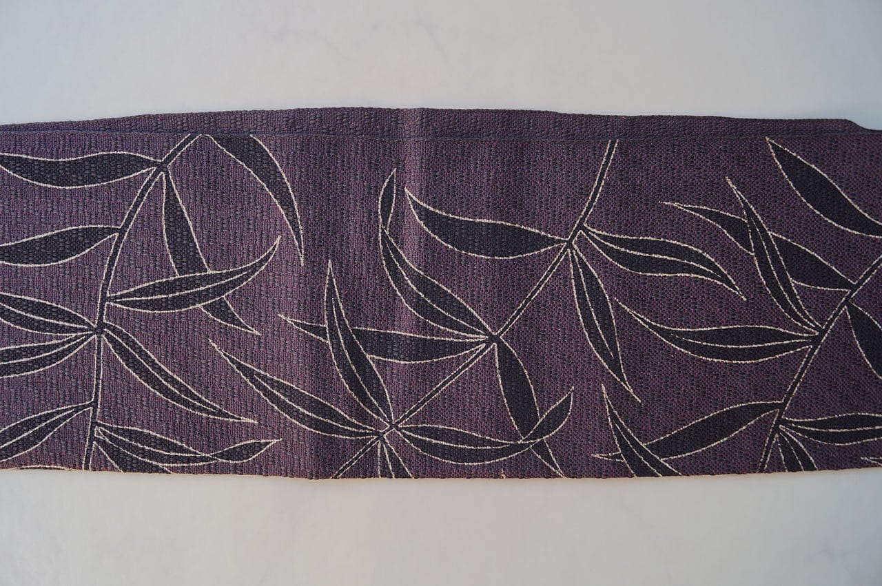 なごや帯】似せ紫色地 植物文 八寸紬なごや帯 | 大山キモノ・ちぇら