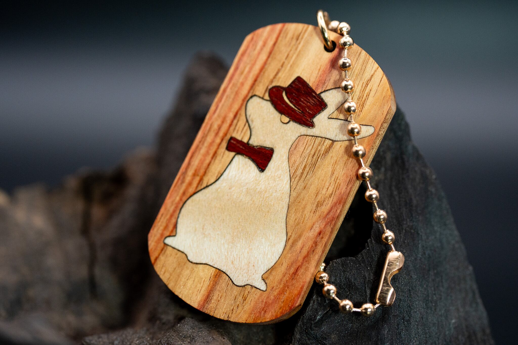 【 木材の女王】チューリップウッド ドッグタグ 象嵌 三月ウサギ