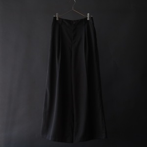 wide & loose silhouette black color trouser pants