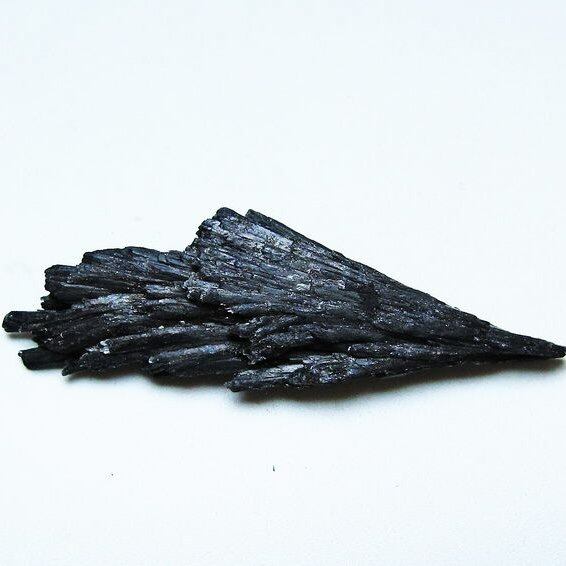 ブラック カイヤナイト 原石 一点物 171-7480