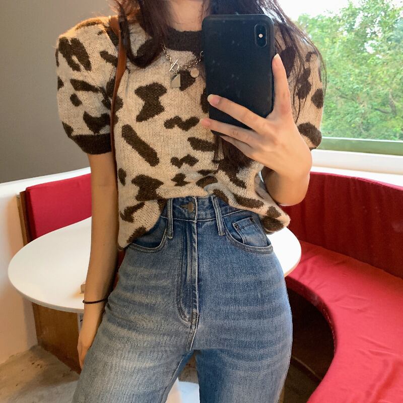 内側と外側にゆるく落ちるヒョウ柄のセーターの女性2020新しいニットセータートップスタイルのパフスリーブボトミングシャツ ブラックストロベリース41816595145