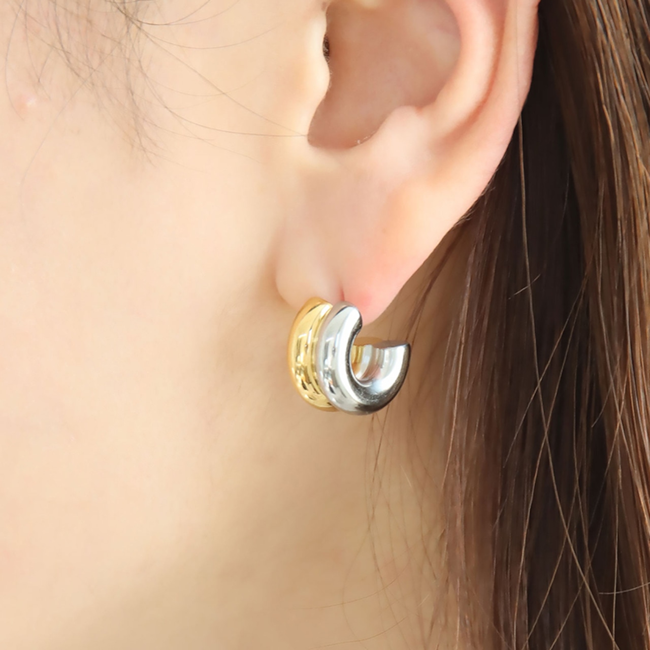 【ネコポス便】ピアス ダブルラインバイカラーピアス 金属アレルギー対応 サージカルステンレス つけっぱなし 18K アバスクデザイン ピアス レディース ゴールド シルバー 小さめ 2204