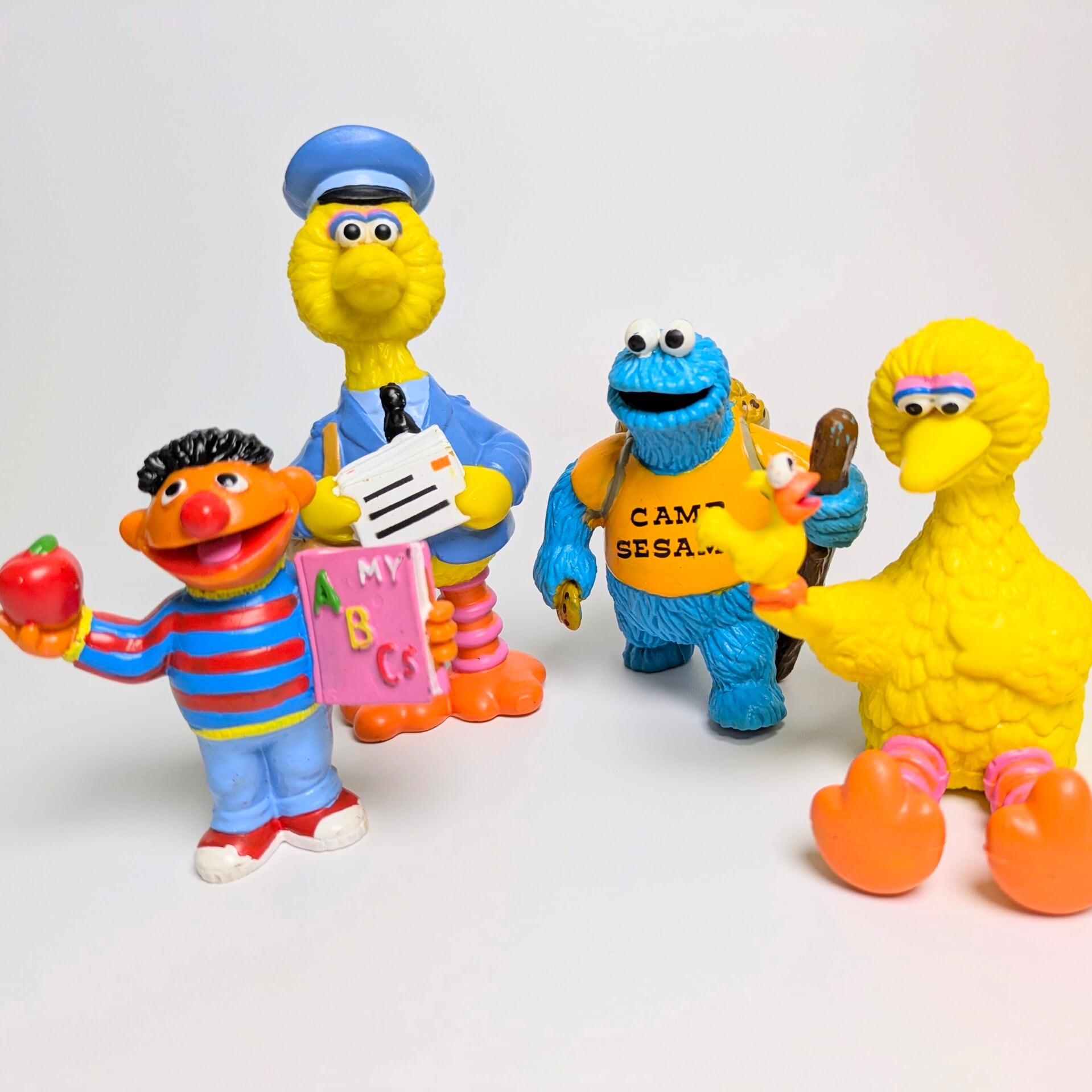☆VINTAGE 80'☆【 SESAME STREET( セサミストリート ) 】 Ernie ( アーニー ) /『 ABC BOOK 』PVCフィギュア 〚アメリカン雑貨 アメトイ〛