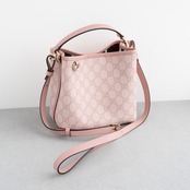 グッチ GGエンブレム スモール バケットバッグ ピンク レザー AW25