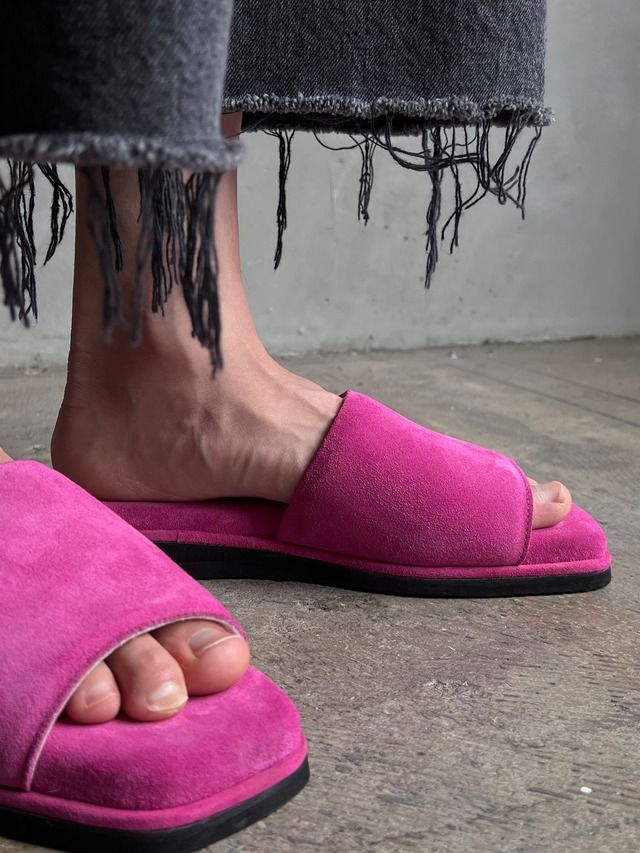 GEN IZAWA / Wide band leather sandal (pink suede)