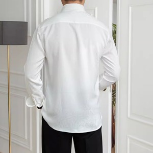 スリムシルエットで、春夏のカジュアルスタイルを格上げしてくれる長袖シャツ　SH015