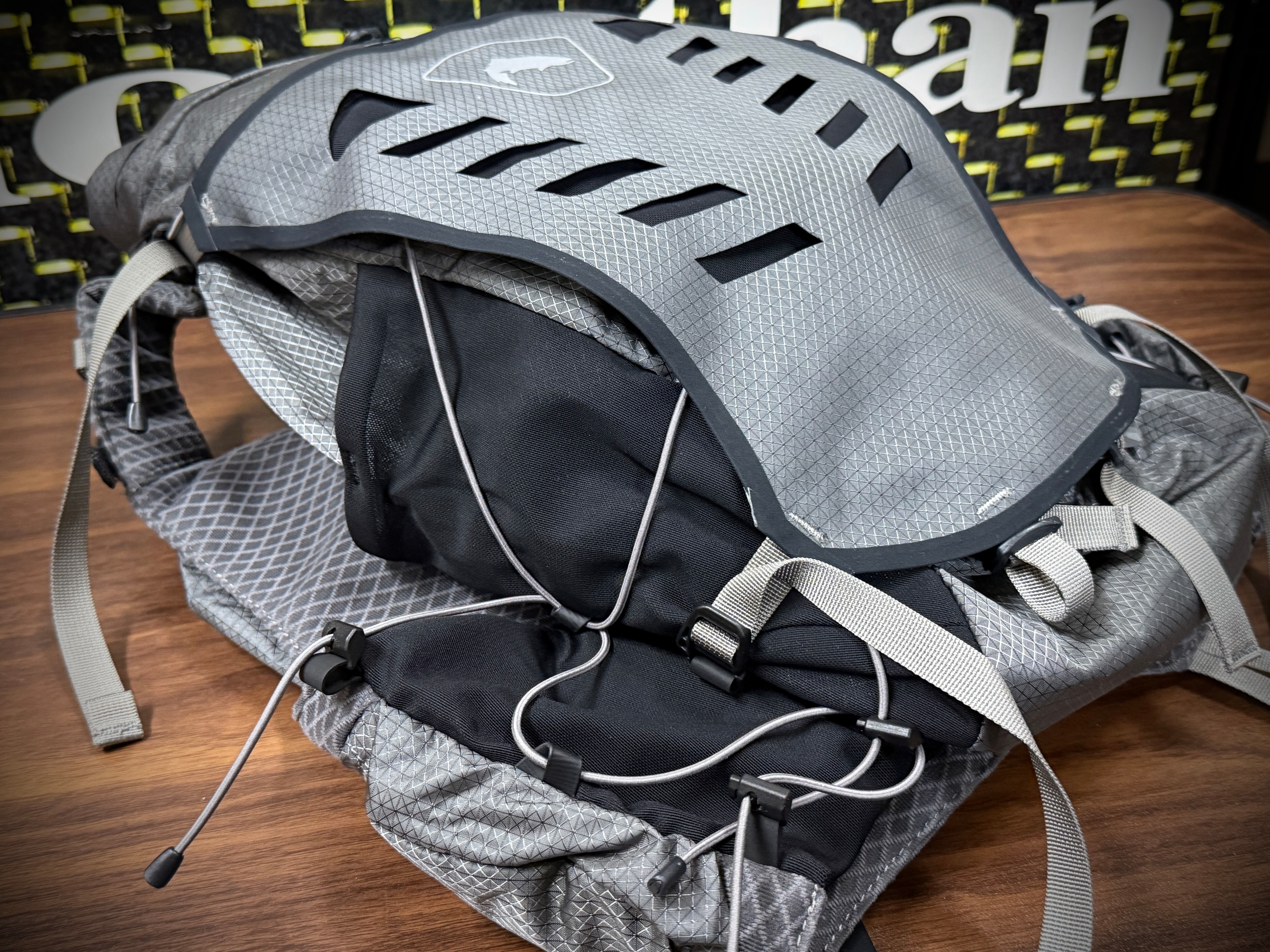 SIMMS Flyweight Vest Pack | Fishing Tackle BLUE MARLIN