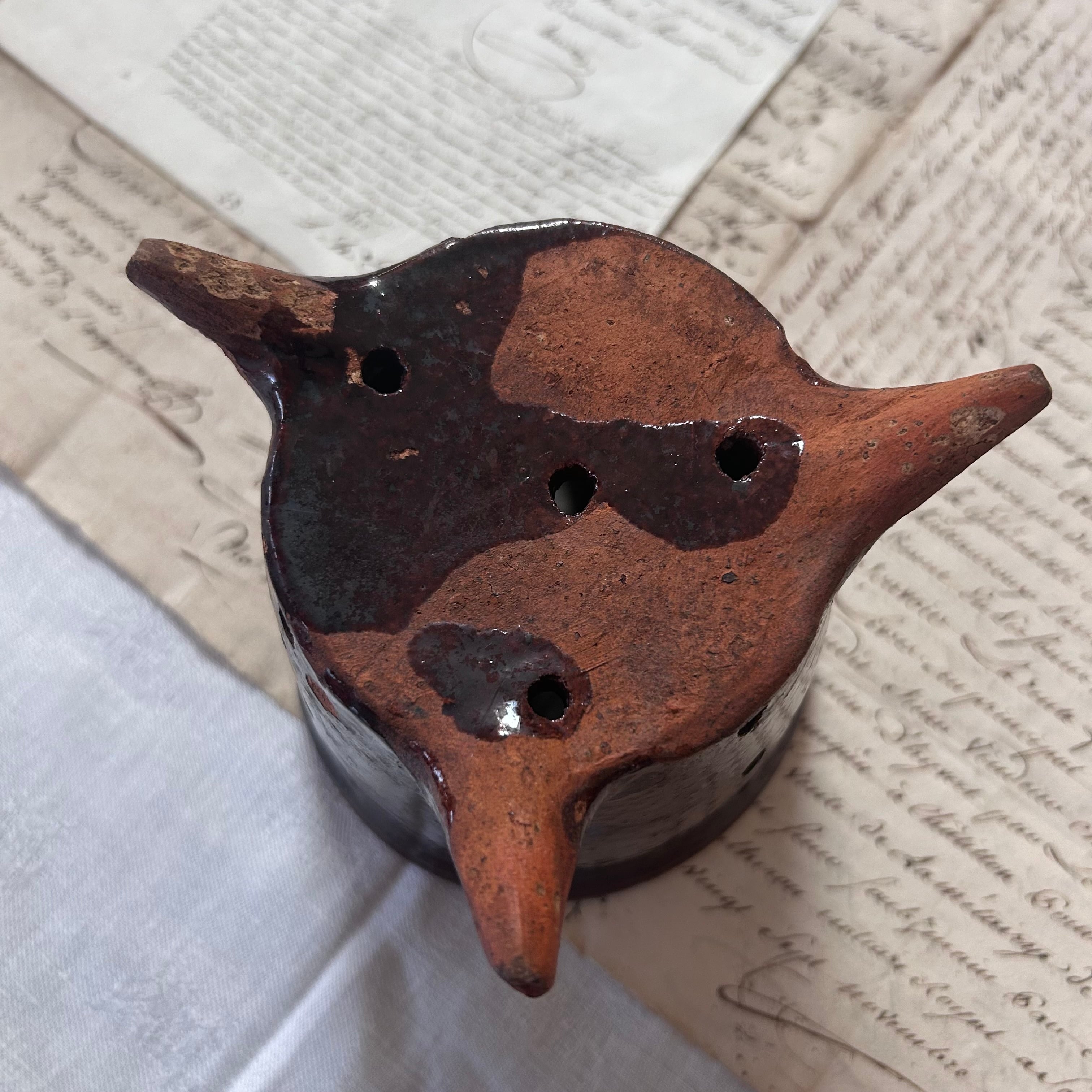フランスアンティーク antique brocante フェセル 水切り フランスアンティーク】飴色釉薬のフェセル 水切り | ｱﾝﾃｨｰｸﾎﾞﾝﾇｼｬﾝｽ