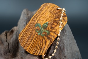 【黄王檀】リオグランデパリサンダー ドッグタグ 象嵌 フルールドリス