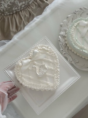 Swan Cake Lサイズ(9月30日まで期間限定販売)