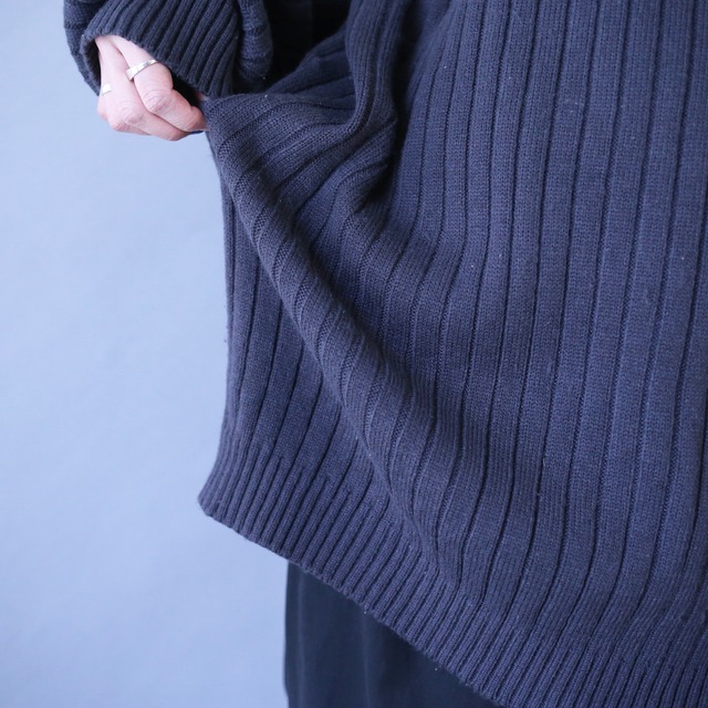 monotone switching color pattern over silhouette half-zip knit