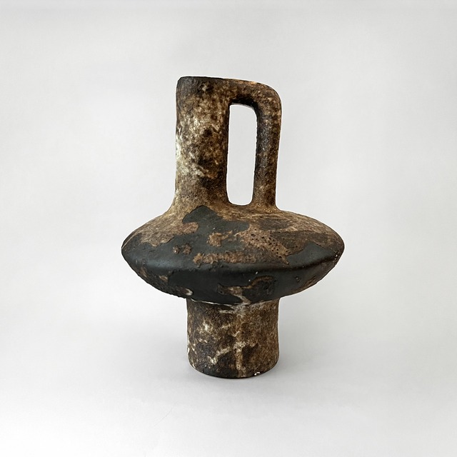 Asymmetric Single Handle Vase / アシメトリック シングルハンドル ベース