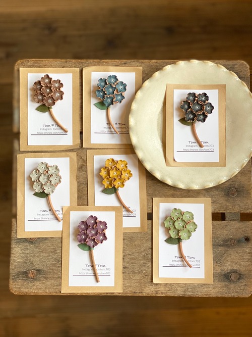 Tom Tom 革のブローチ　お花　2