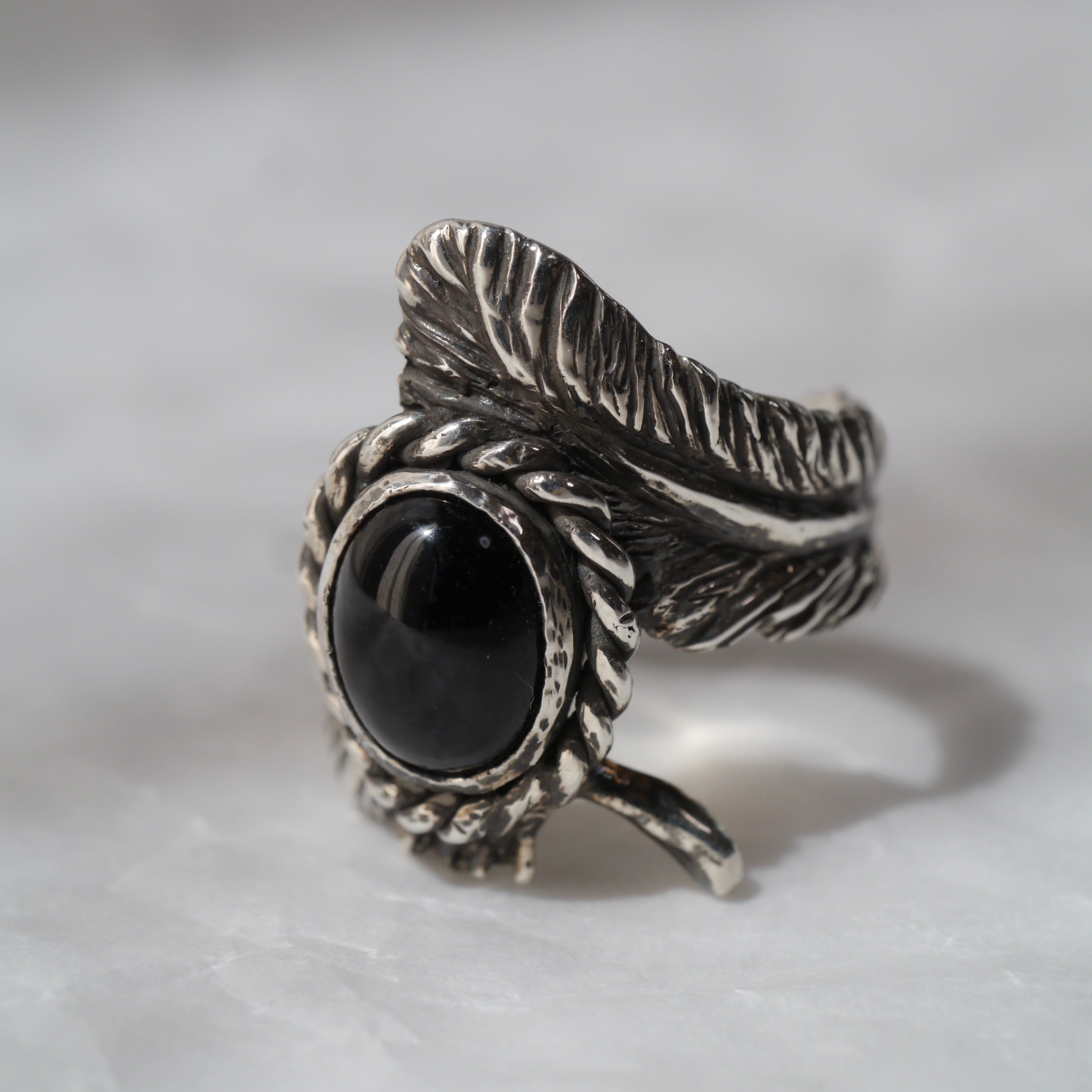 フェザーリング ターコイズ・オニキス | Ai Kaminaga - New Native