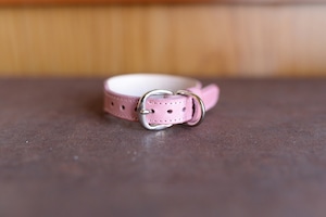 薄いピンクの革を使った小型犬用の首輪　K-sp9bb