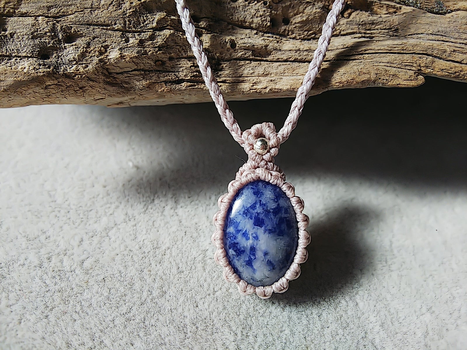 【Jonathan 目標達成するための力をくれる】ソーダライトマクラメネックレス