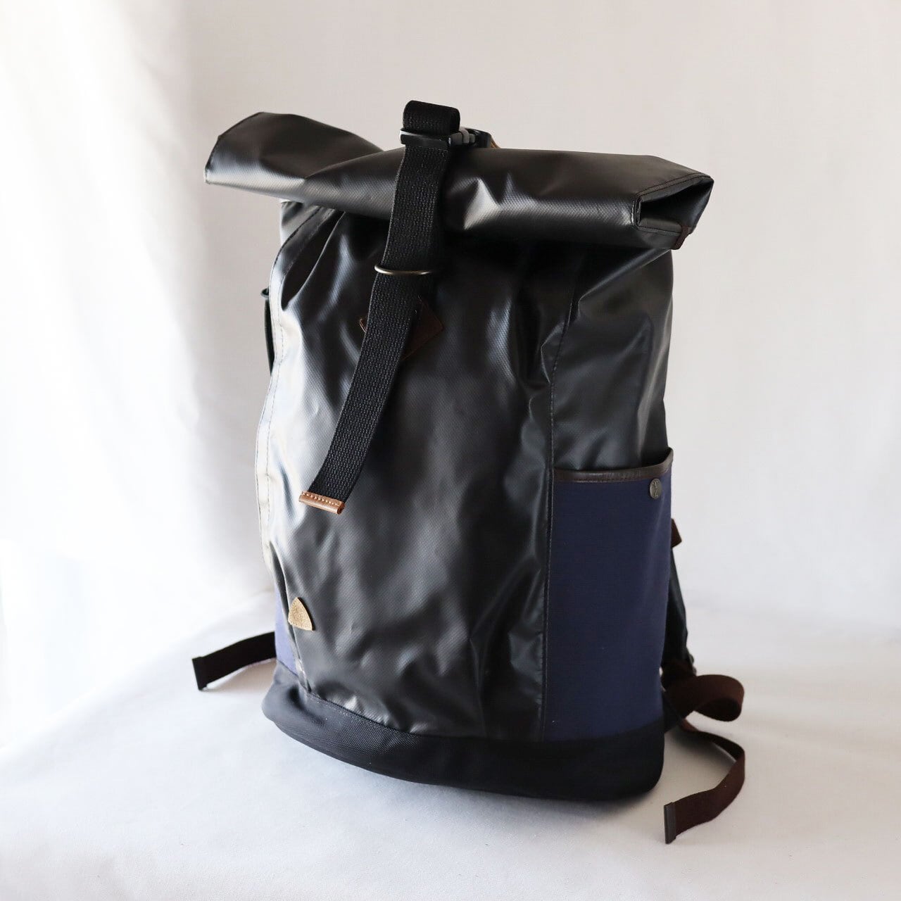 バックパック / Tarpaulin Roll-top backpack/ ターポリン ブラック