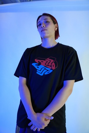 Kicks Logo Tee  - black/orange/blue