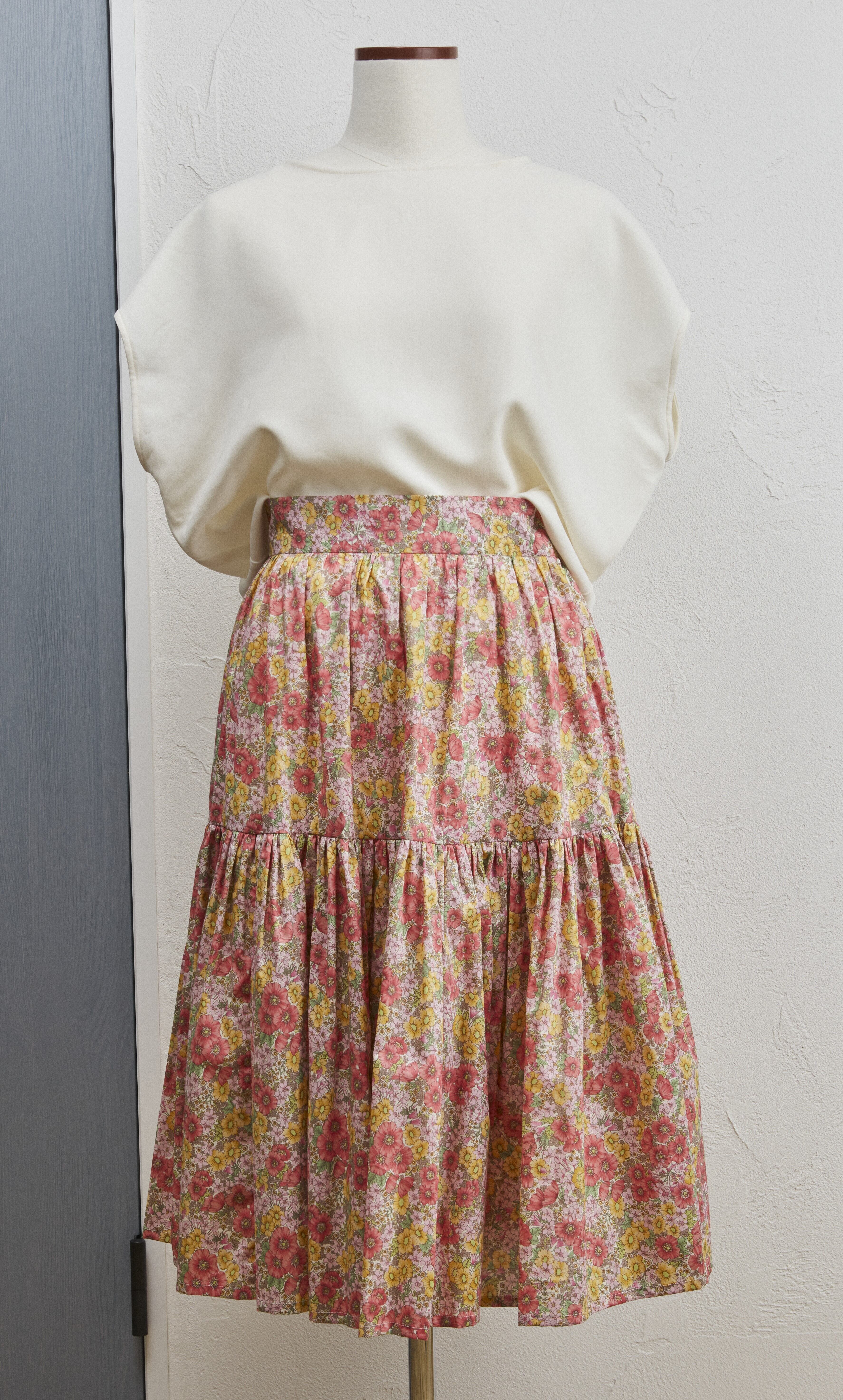 リバティ ギャザーフレアスカート フラワーシリーズ Antique Carrie