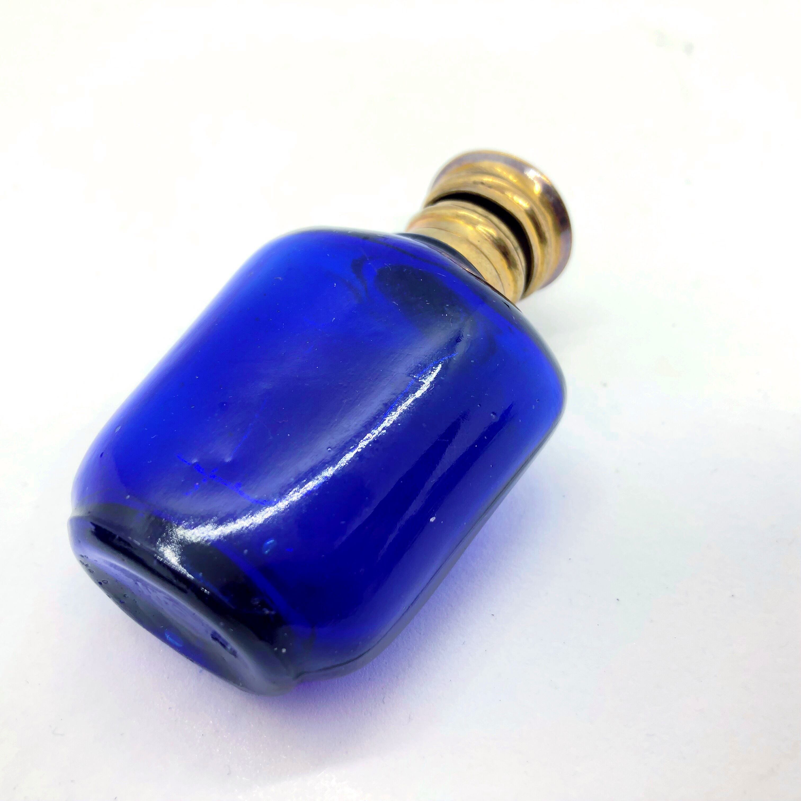 青い香水瓶 | メルキュール骨董店