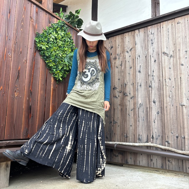 黒白タイダイフレアーパンツ