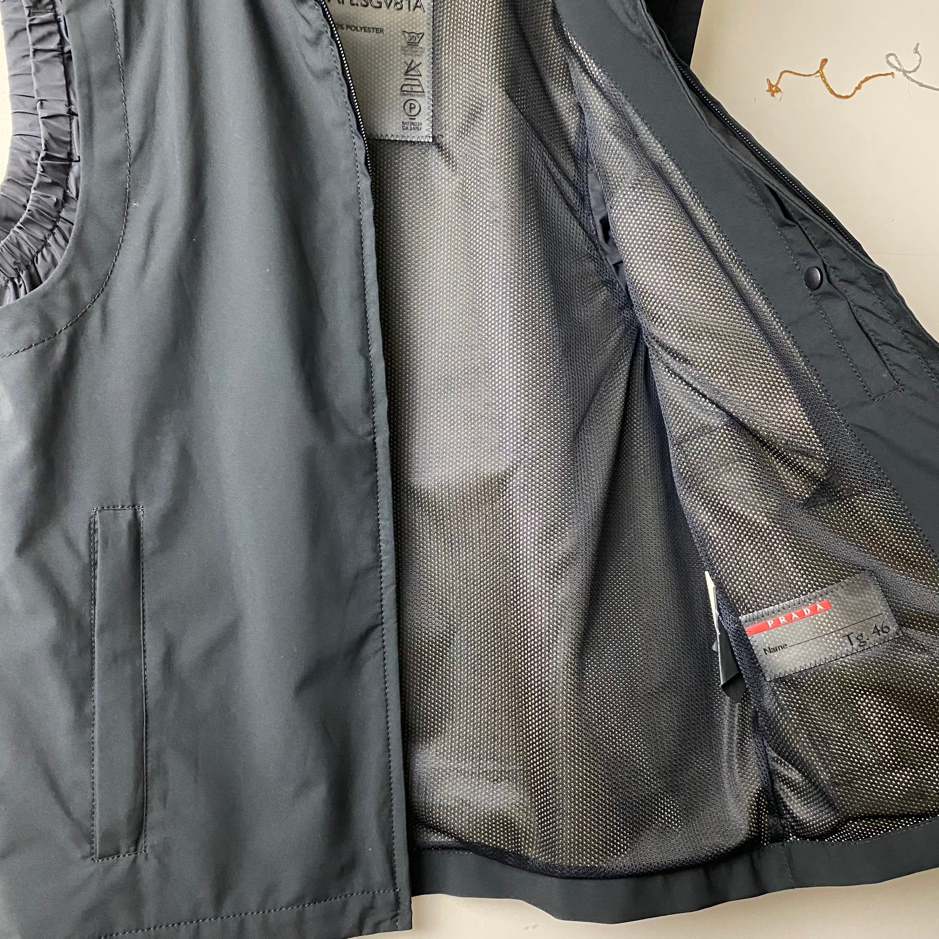 PRADA SPORT black nylon vest | NOIR ONLINE