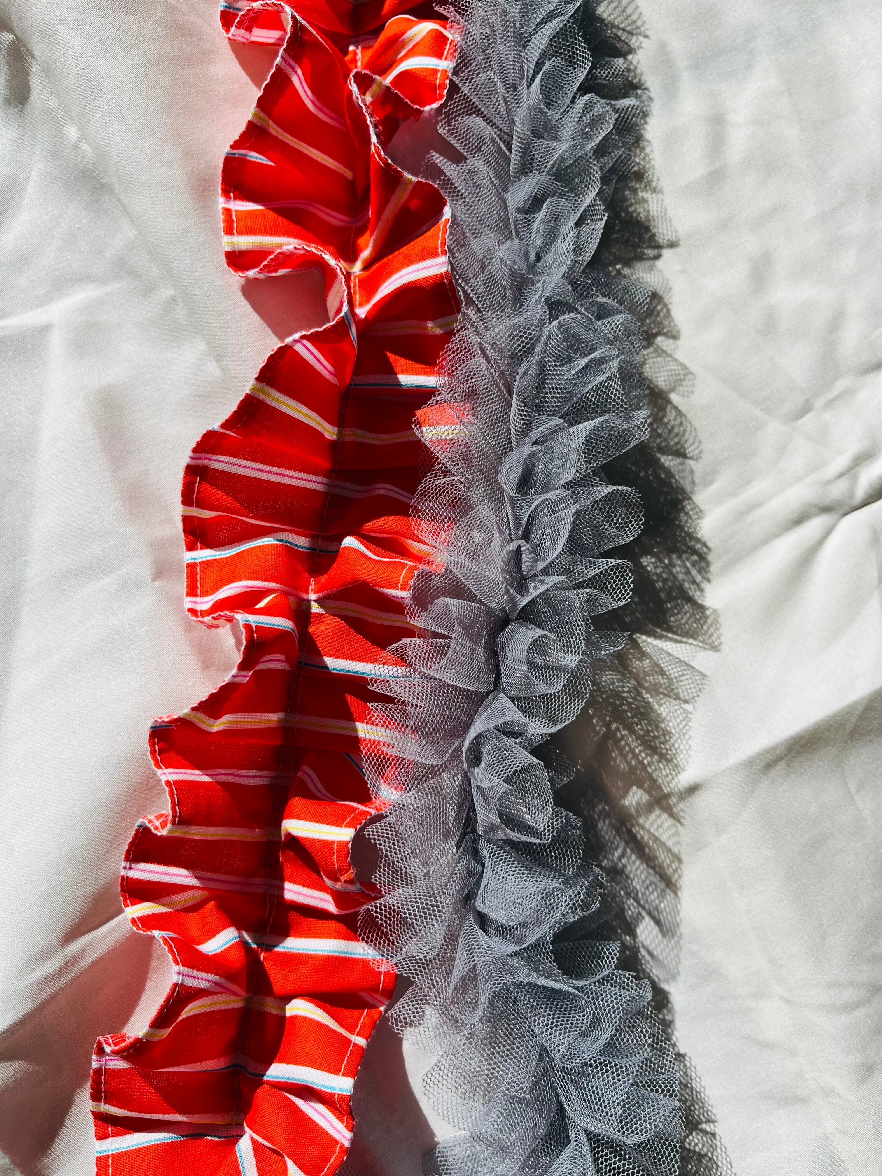 ドイツ製ボーダー生地とフリルのスマホショルダー 送料無料