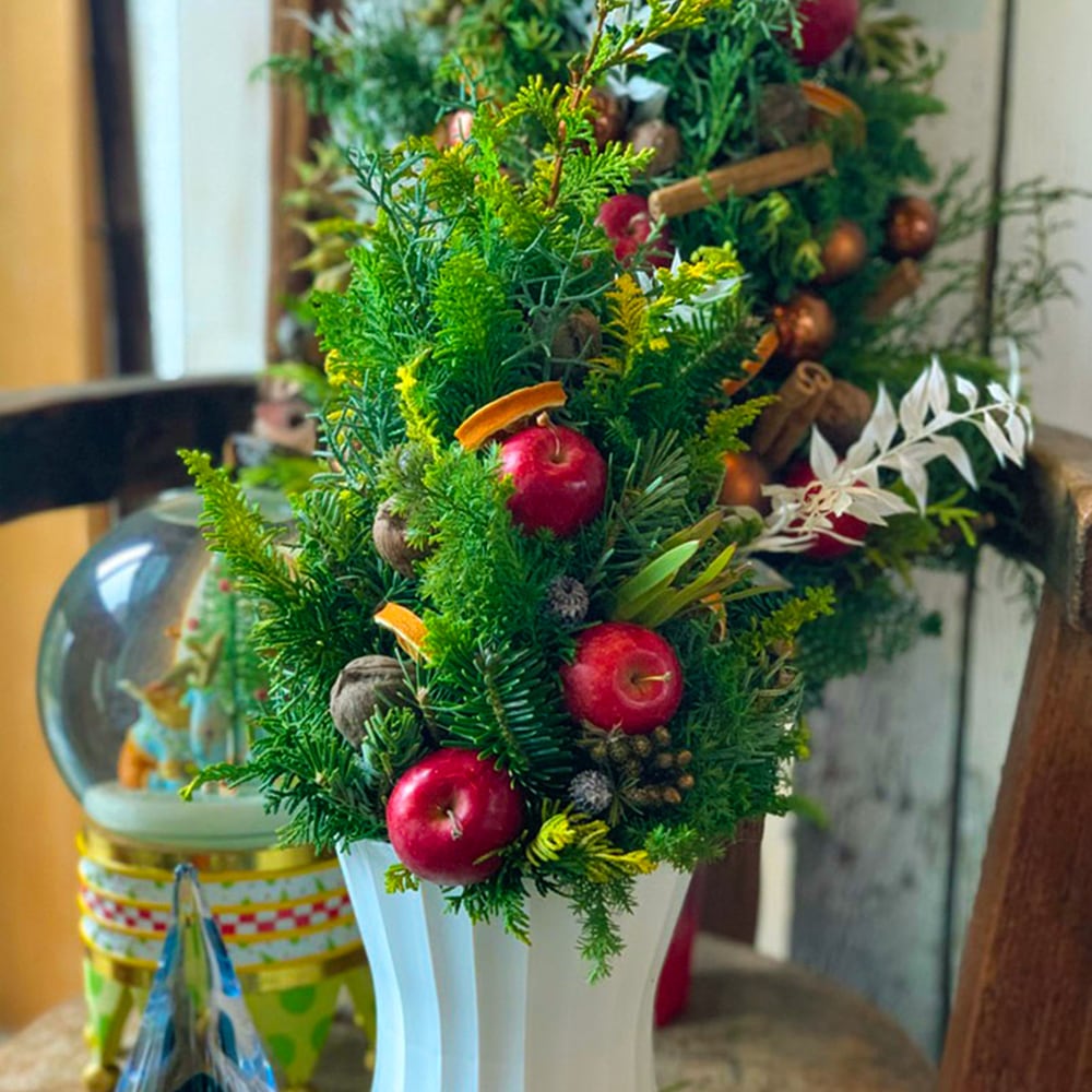 【予約限定】クリスマスツリーアレンジ 2025「クリスマスキャロル」 テーブルの上に、私だけのクリスマスツリー