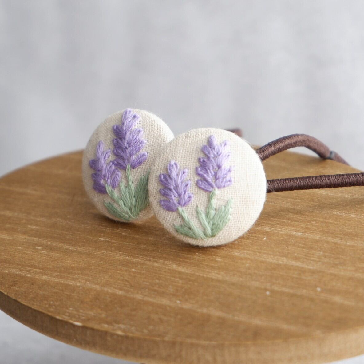 ラベンダー ハンドメイド 刺繍 ヘアゴム｜ヘアゴム