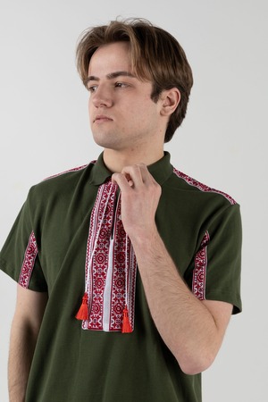 【男女兼用モデル】ウクライナ手刺繍ヴィシヴァンカ　半袖　フリーサイズ