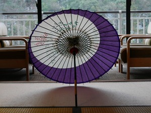 絵入切り継ぎ小傘　雨傘「南天」　Amagasa『Nandina』
