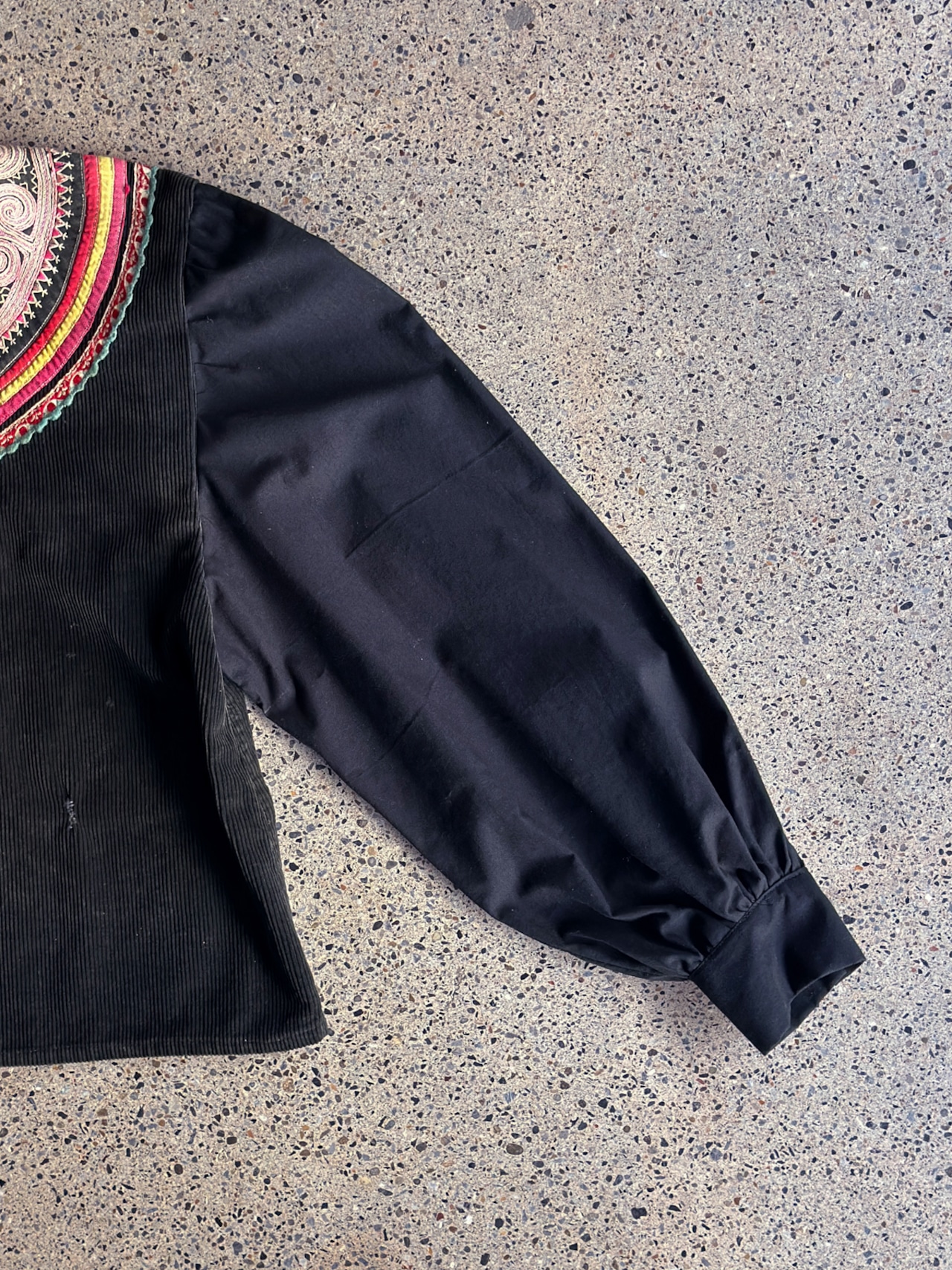 tay Original【BLACK and RE-SEW】/Vintage Miao embroidery blouse