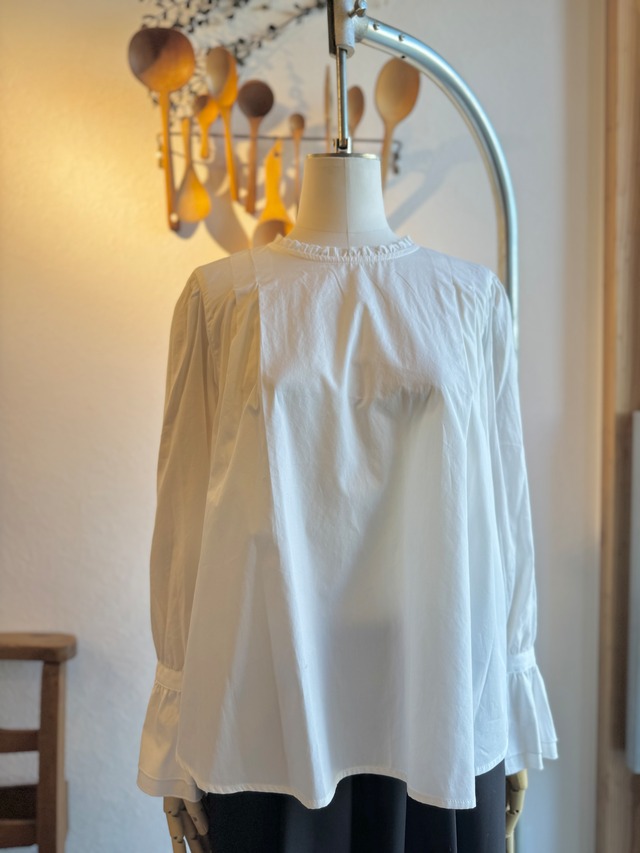 u n  c i n q  コットンブロードフリルブラウス