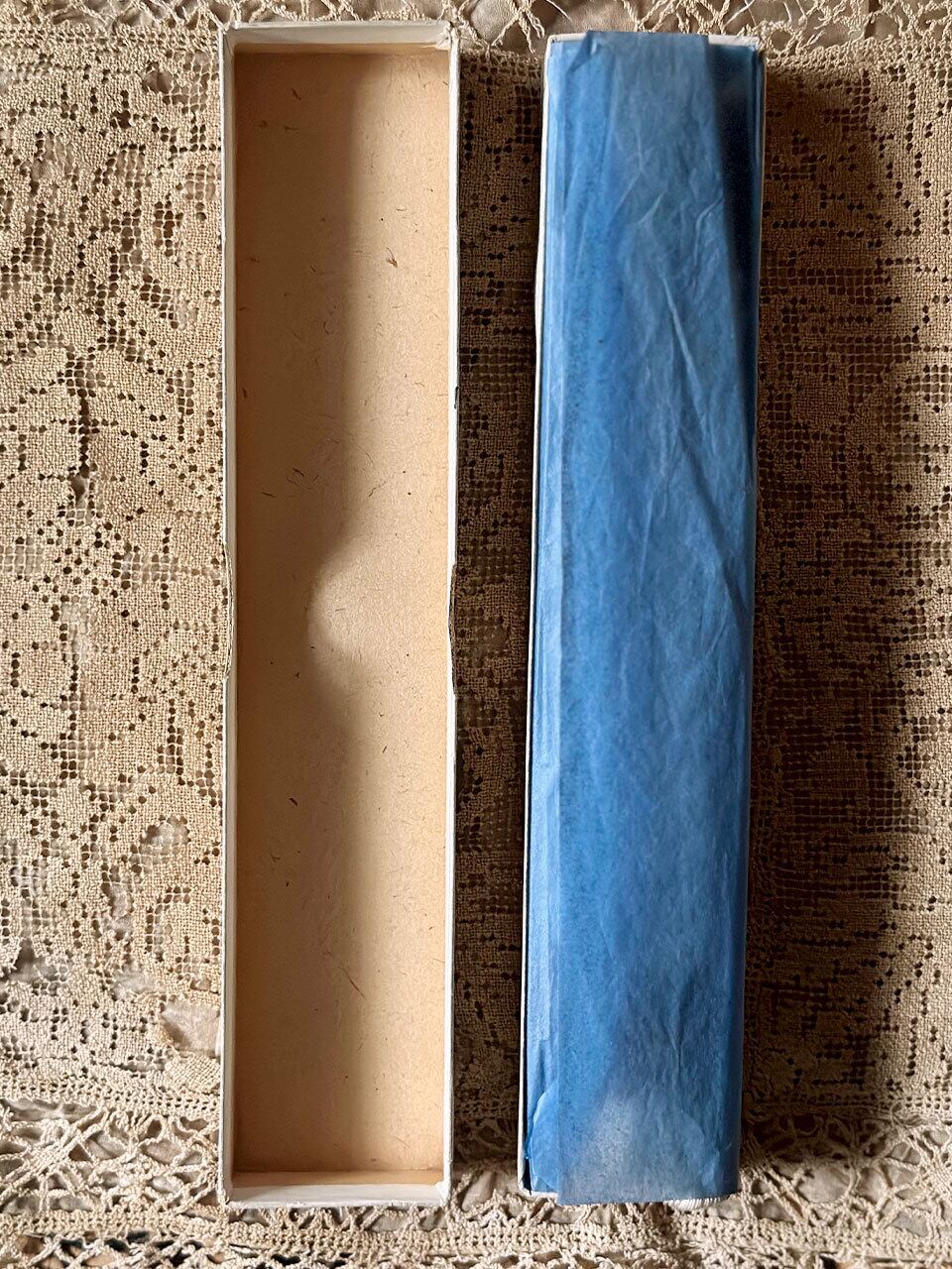 カルティエブレッソン 糸巻き入り紙箱 C.B | Brocante de La Cocotte