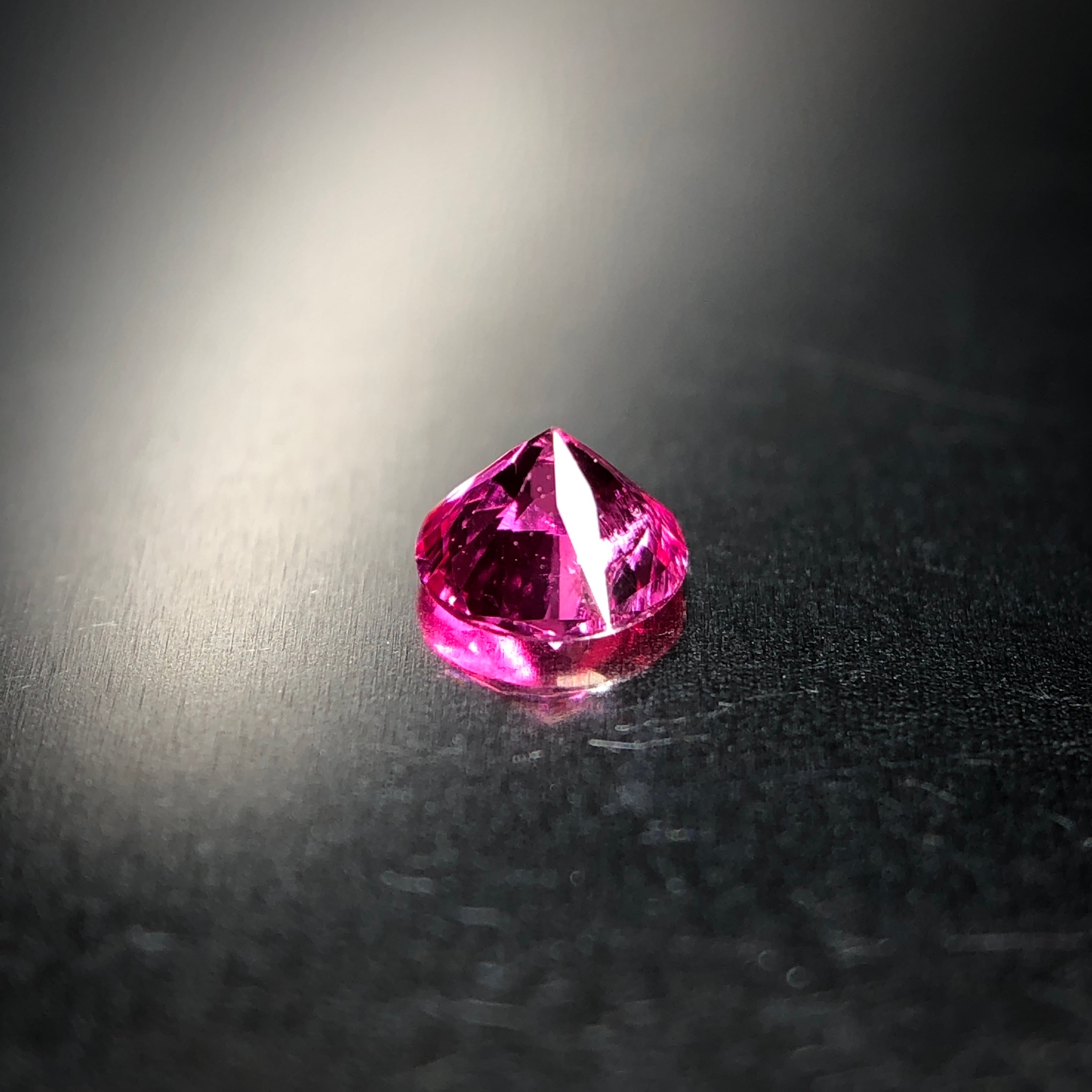 ネオン溢れるホットピンクカラー 0.13ct タンザニア産 天然 アヤナ