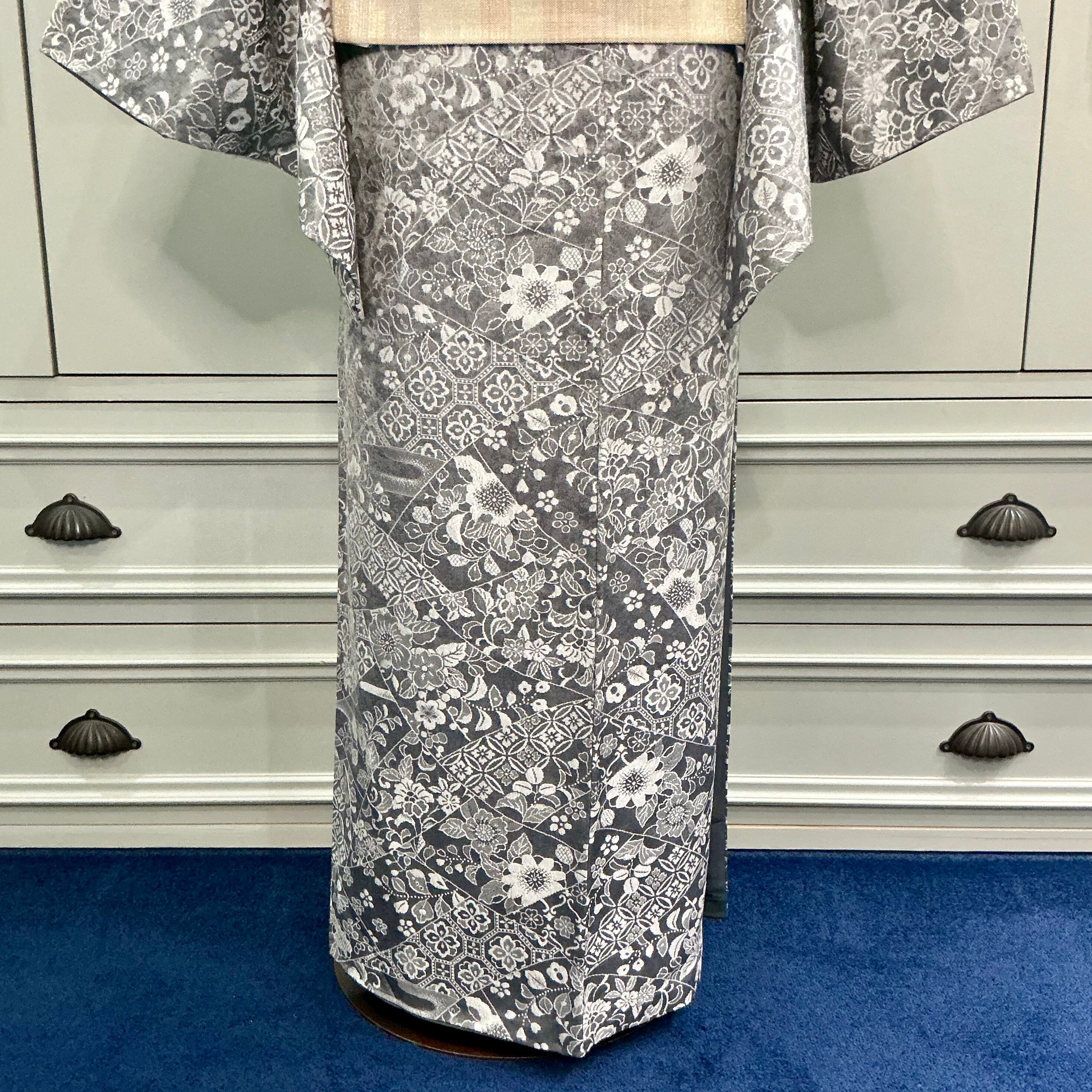 霜花の景色＊未使用品 天目織 グレー 更紗模様 小紋着物 B306 | kimono