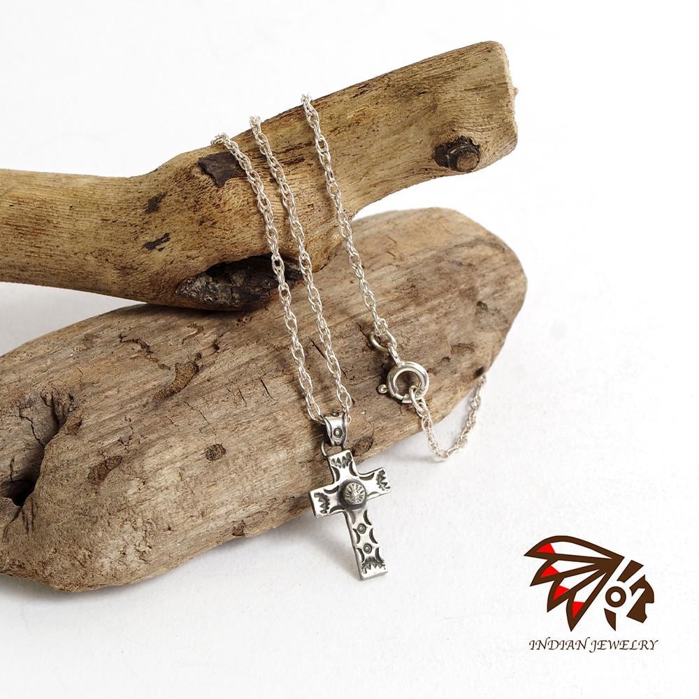 INDIAN JEWELRY インディアンジュエリー】Navajo Stampwork cross
