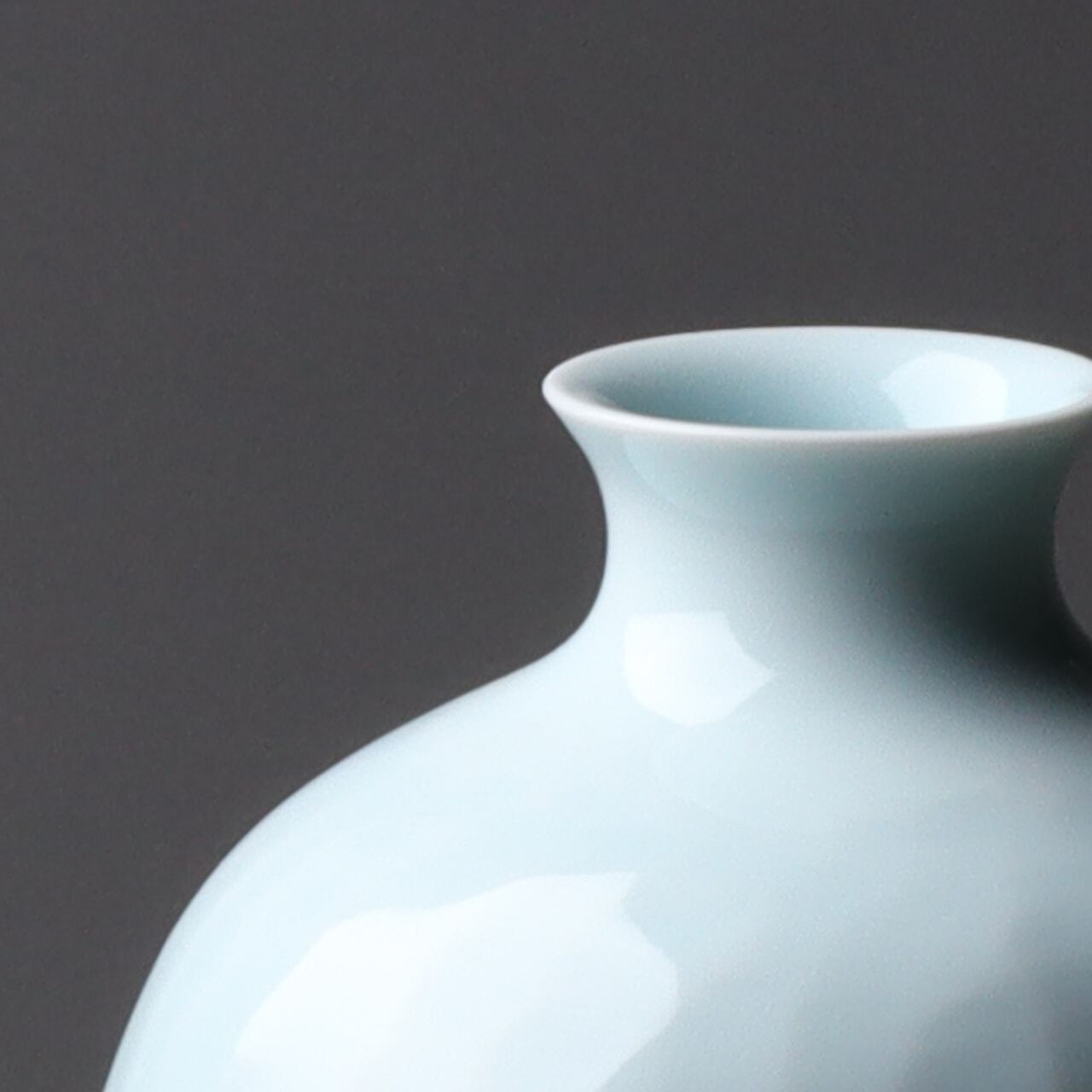 0305 青磁鎬文花入れ | 有田焼 白磁・青磁 佳秀窯 西山 正 公式